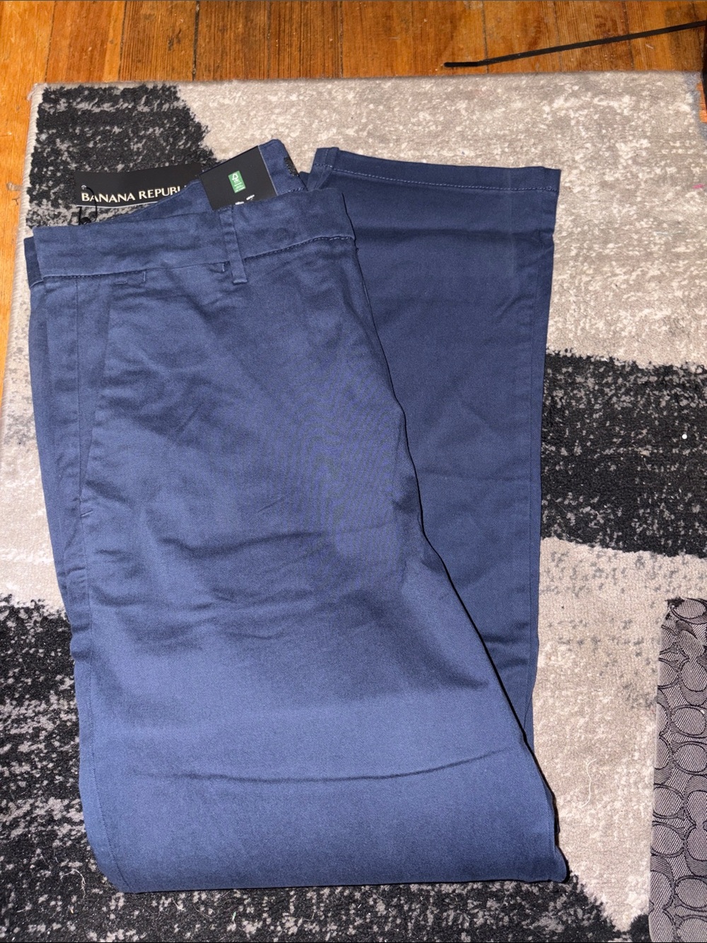 Men’s “Banana Republic Chino Pant” (New w/Tags)!